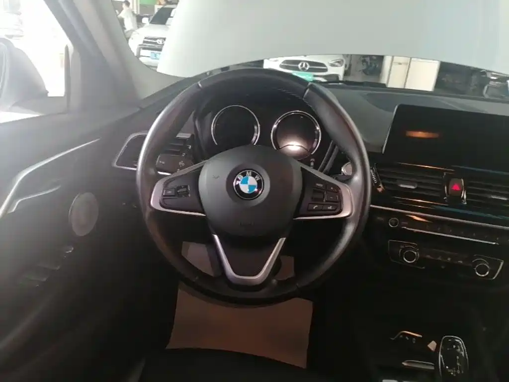BMW 1 Series 2021 — фото 11