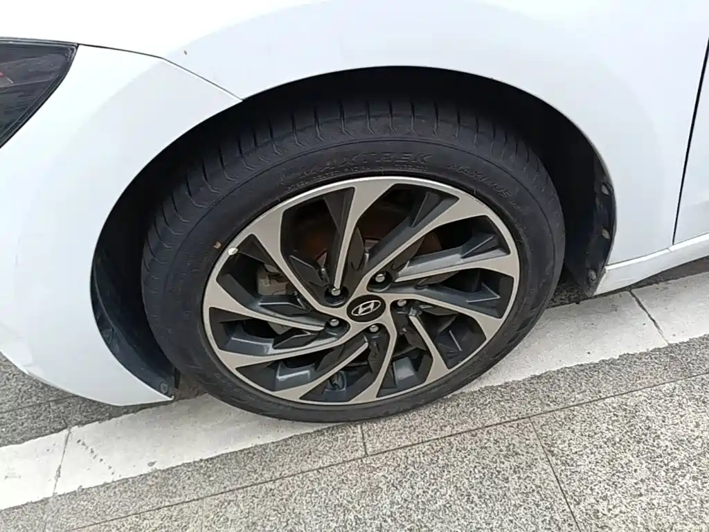 Hyundai Elantra 2020 — фото 23