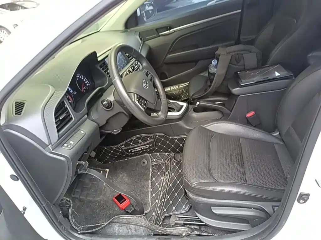 Hyundai Elantra 2020 — фото 15