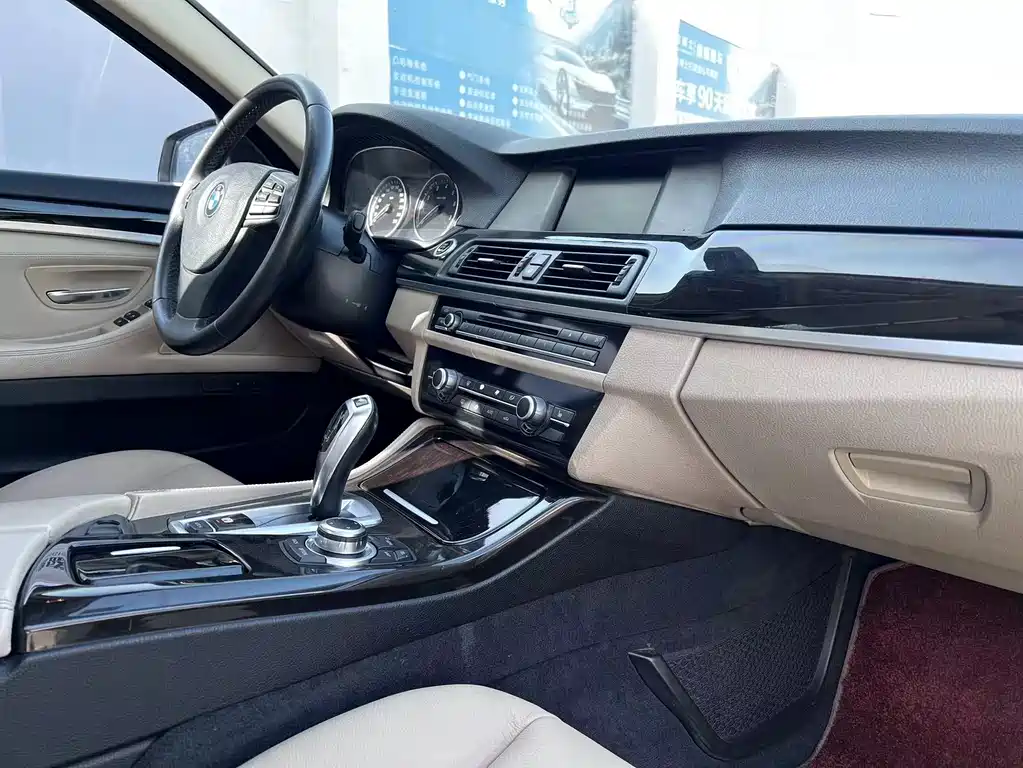 BMW 5 Series 2012 — фото 16