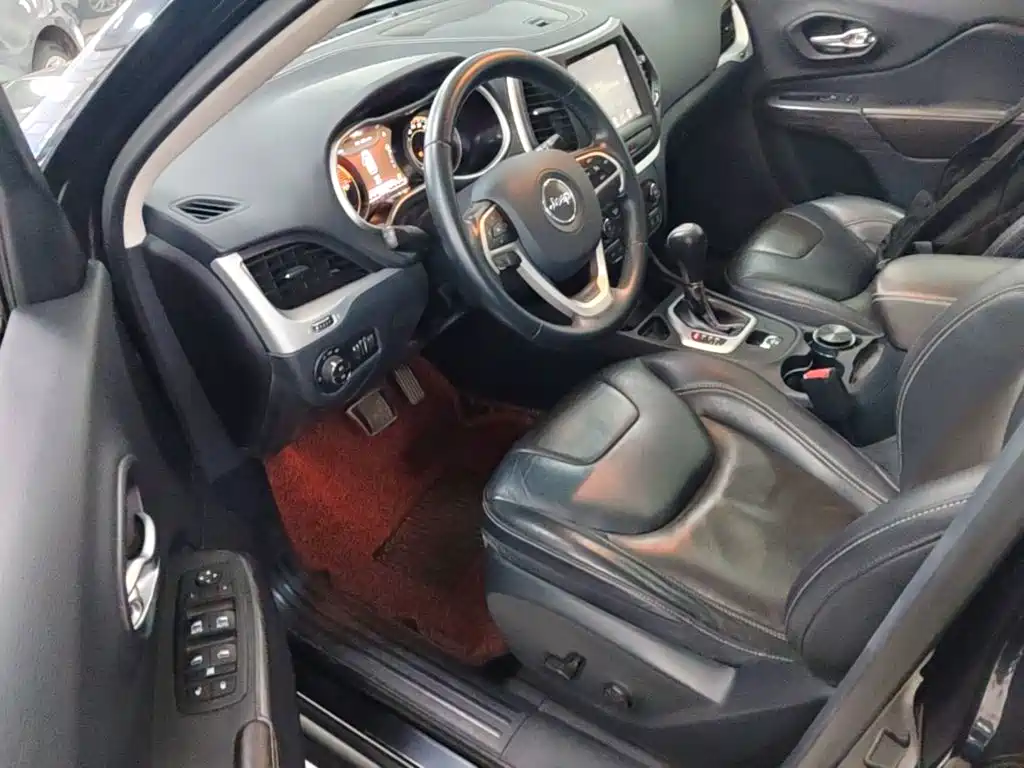 Jeep Cherokee 2017 — фото 16