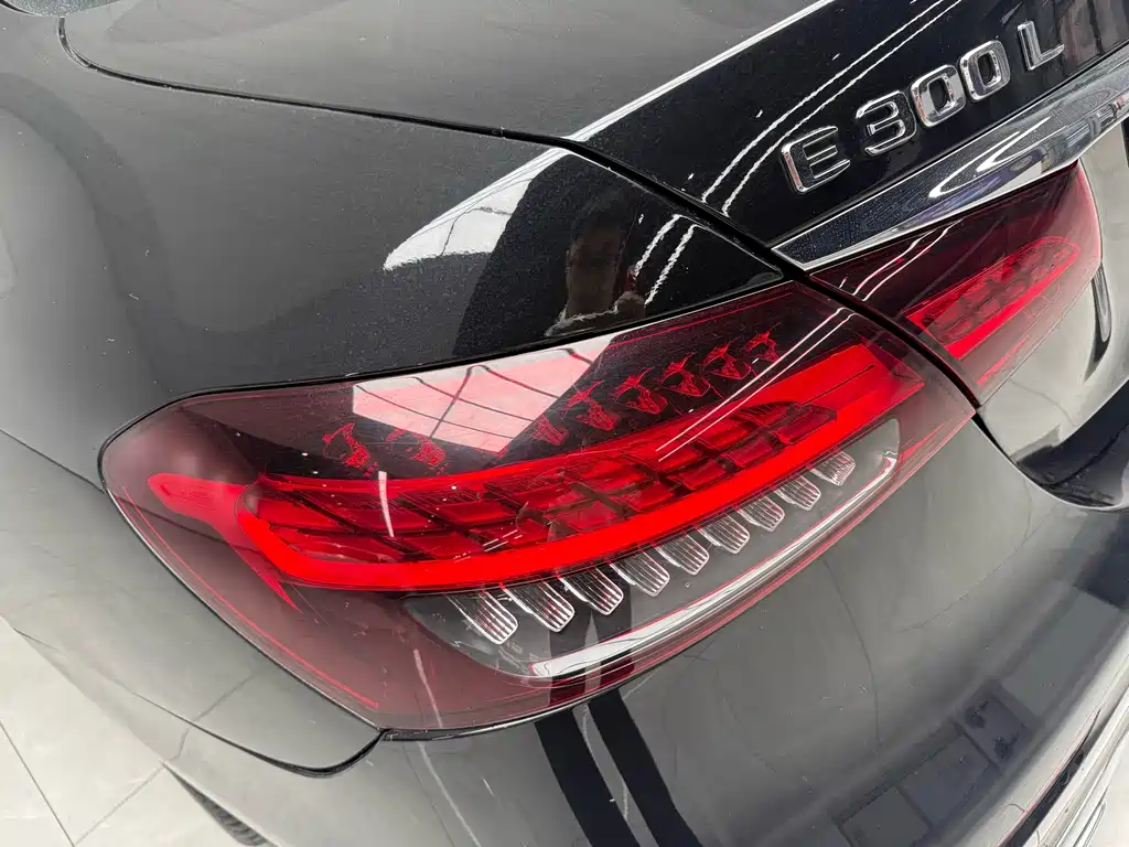 Mercedes-Benz E-Class 2022 — фото 14