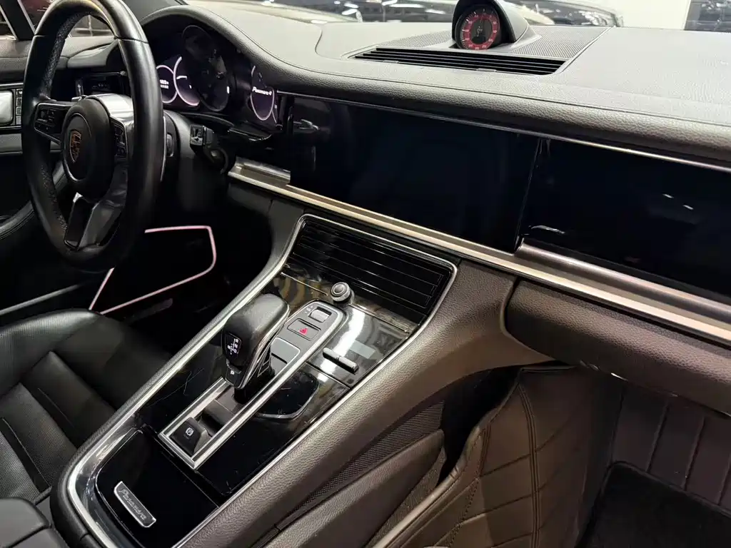 Porsche Panamera 2018 — фото 16