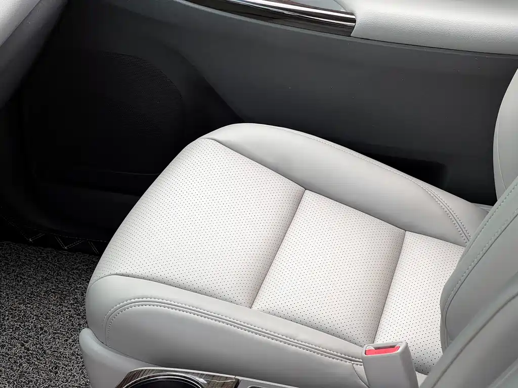Toyota Sienna 2018 — фото 13