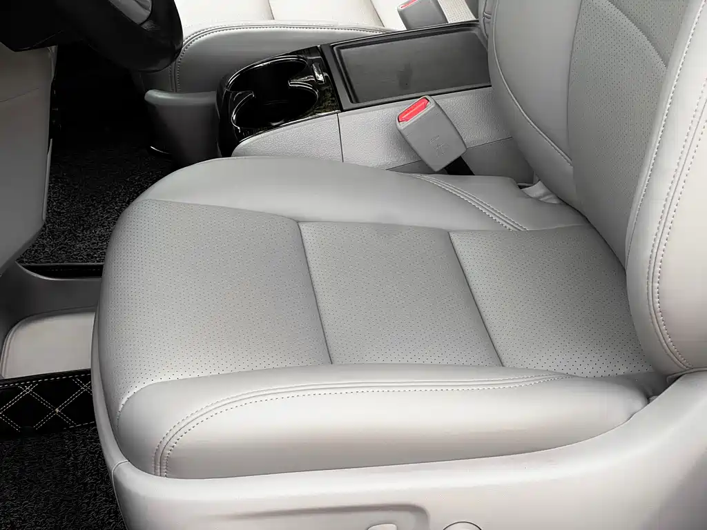 Toyota Sienna 2018 — фото 12