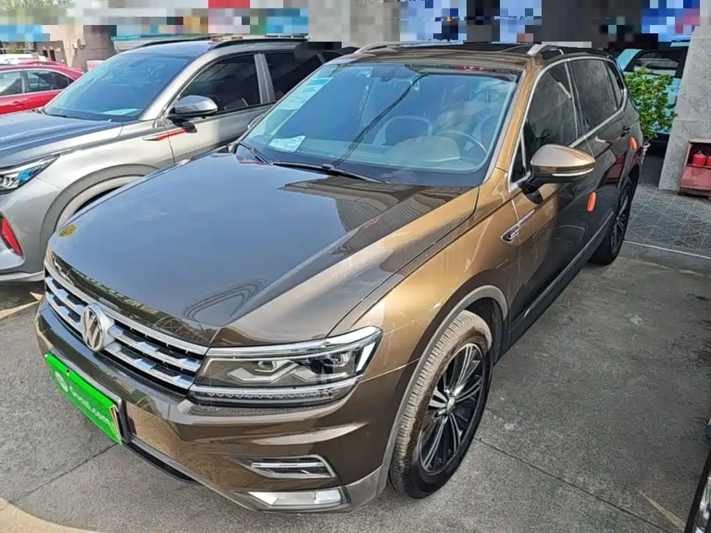 Volkswagen Tiguan L 2017 — фото 1