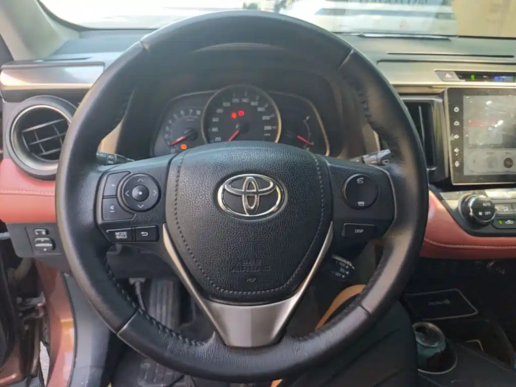 Toyota RAV4 2015 — фото 11