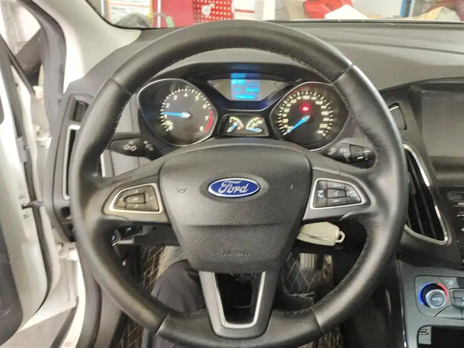 Ford Focus 2016 — фото 14