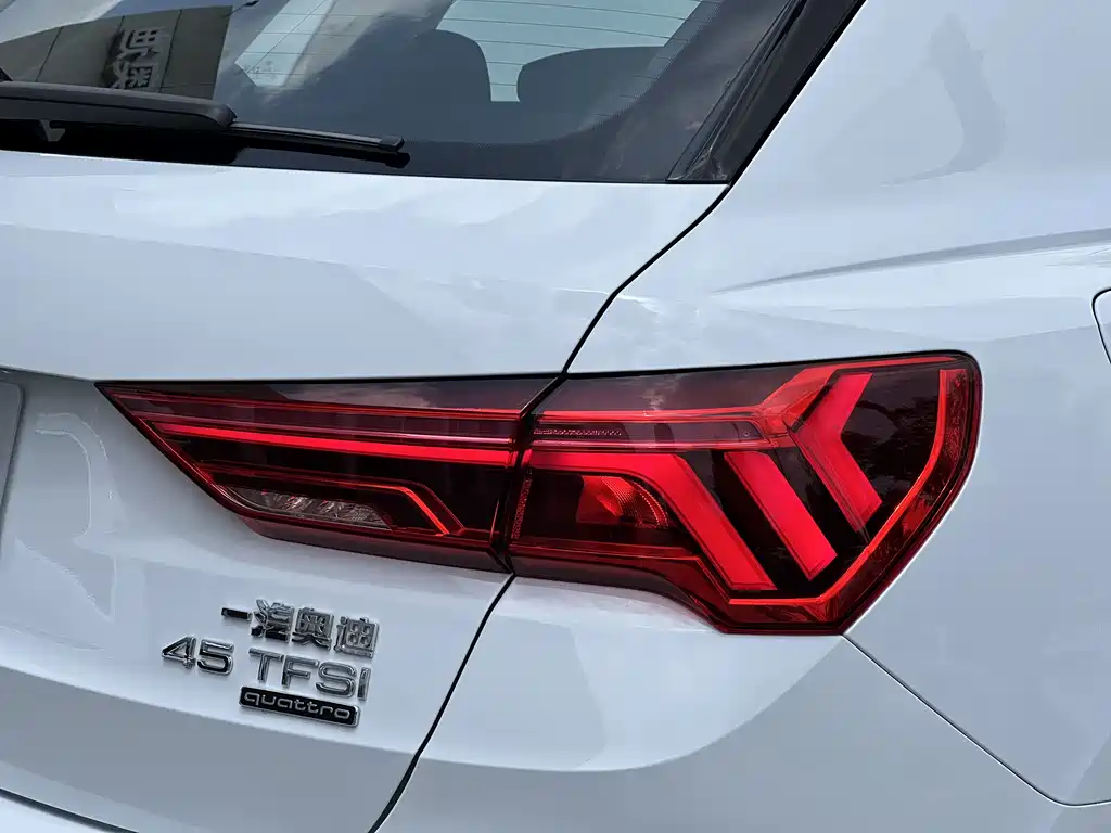 Audi Q3 2023 — фото 14