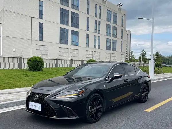 Lexus ES 2022