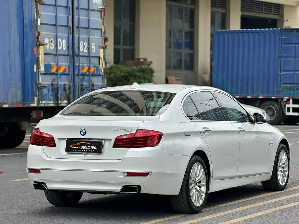 BMW 5 Series 2015 — фото 9