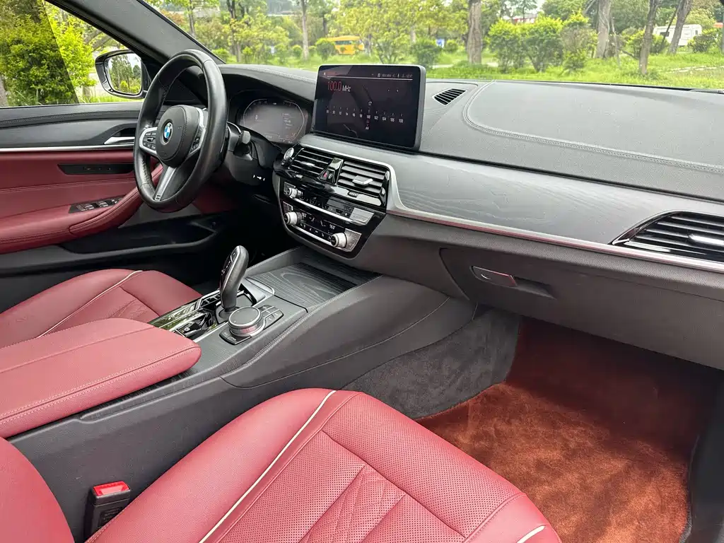 BMW 5 Series 2021 — фото 10