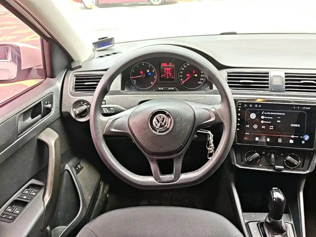 Volkswagen Santana 2017 — фото 11