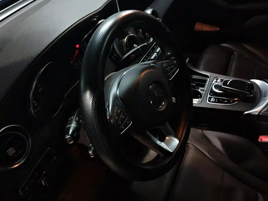Mercedes-Benz GLC 2017 — фото 15