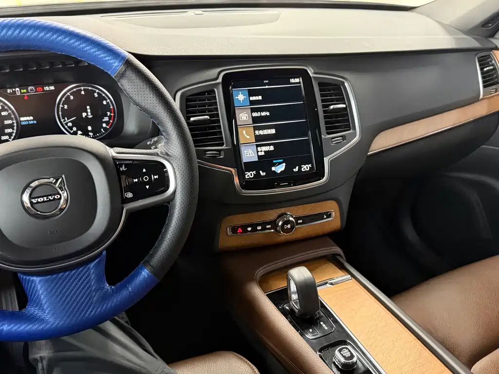 Volvo XC90 2021 — фото 11
