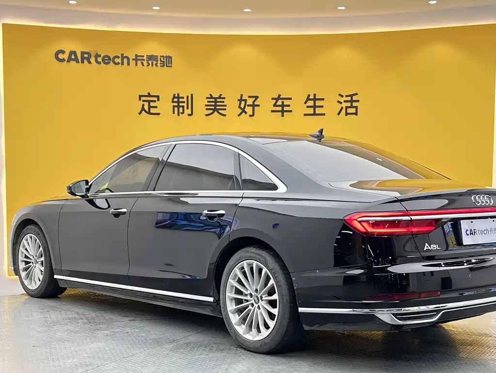 Audi A8 2021 — фото 27
