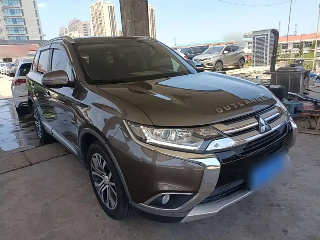 Mitsubishi Outlander 2017 — фото 4