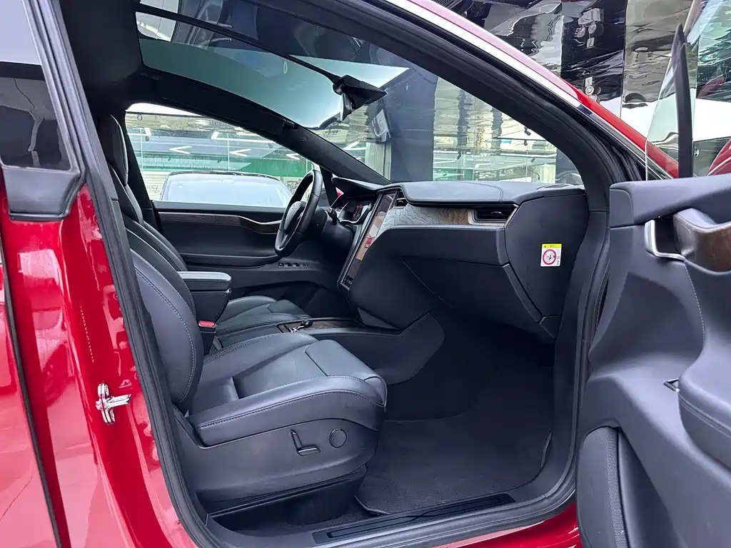 Tesla Model X 2018 — фото 12