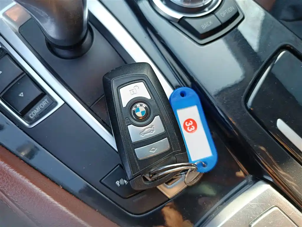 BMW 5 Series 2016 — фото 9