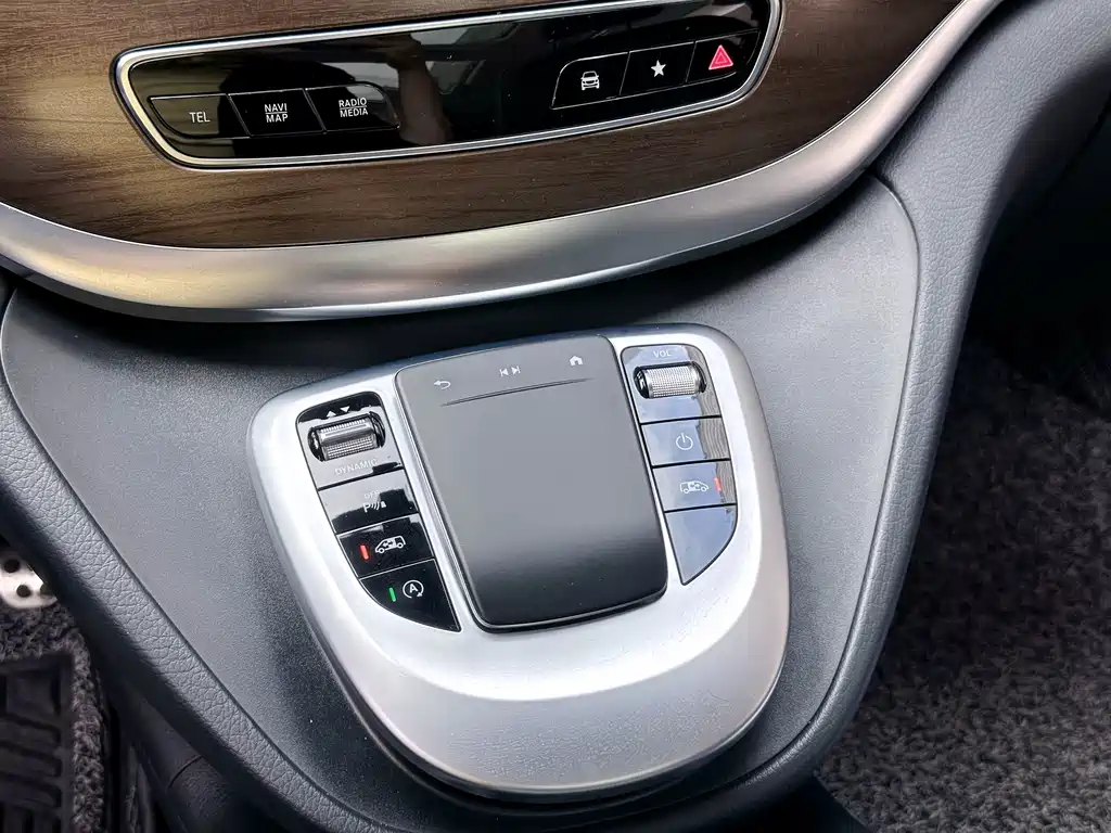 Mercedes-Benz V-Class 2022 — фото 27