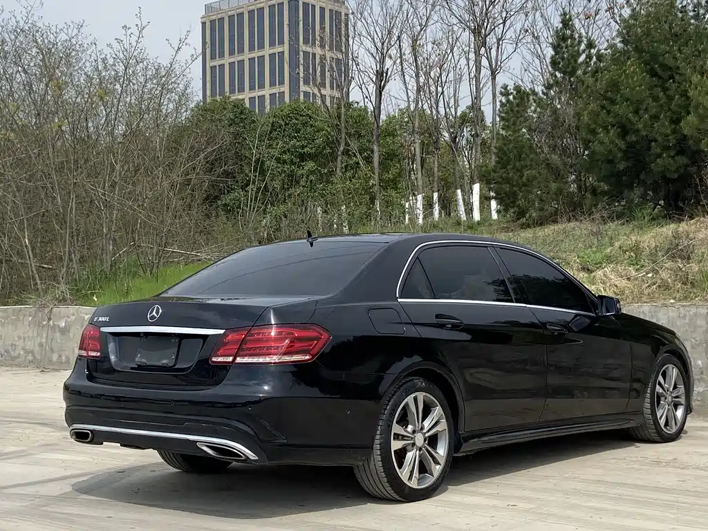 Mercedes-Benz E-Class 2014 — фото 23