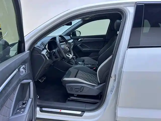 Audi Q3 Sportback 2025 — фото 8