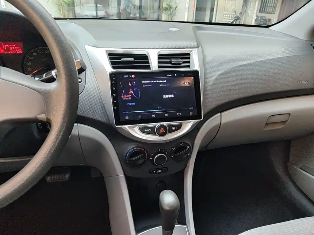Hyundai Accent 2015 — фото 13