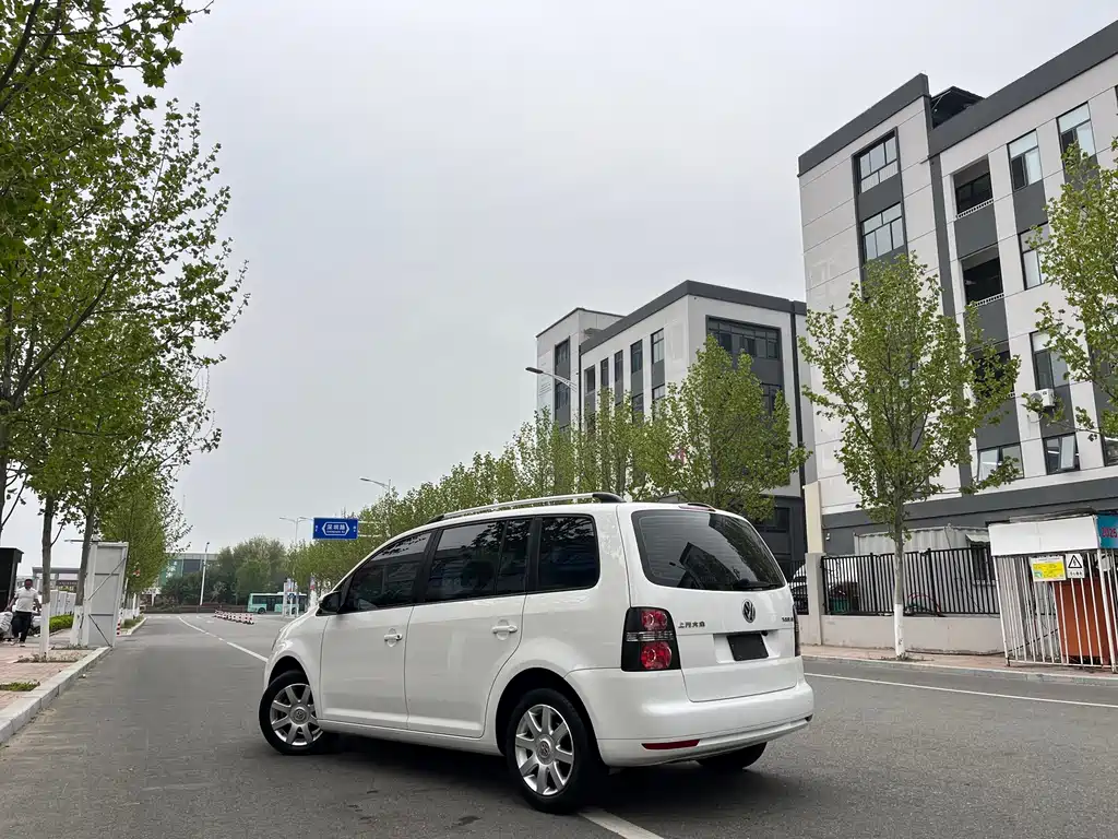 Volkswagen Touran 2018 — фото 18
