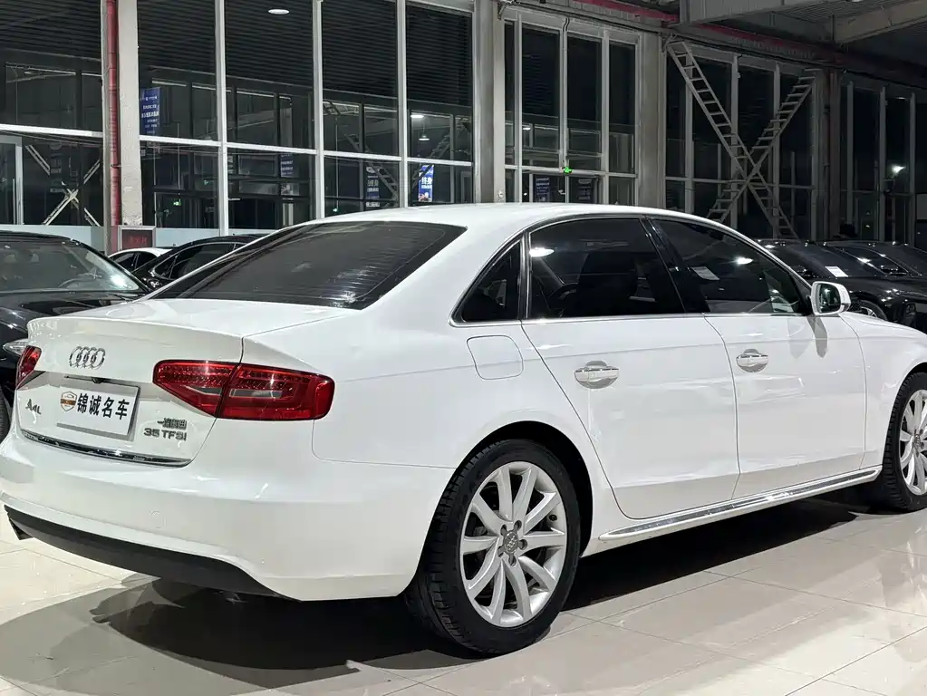 Audi A4L 2016