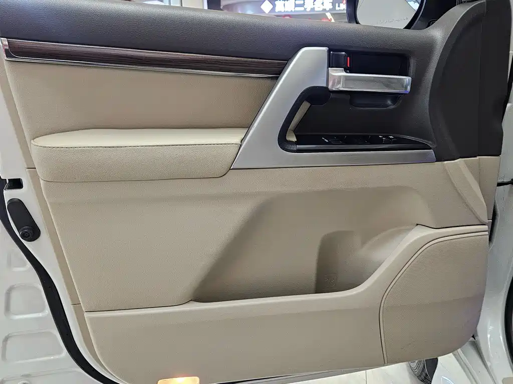 Toyota Land Cruiser 2020 — фото 19
