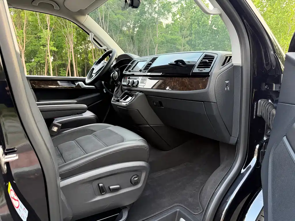 Volkswagen Multivan 2018 — фото 13