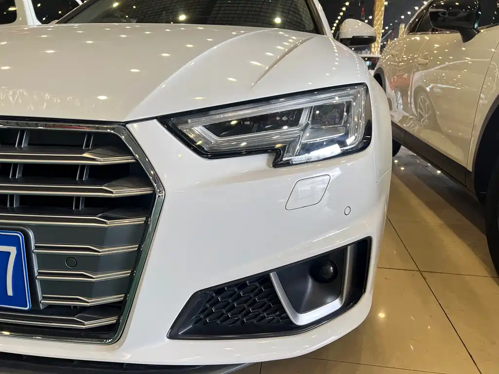 Audi A4L 2018 — фото 10