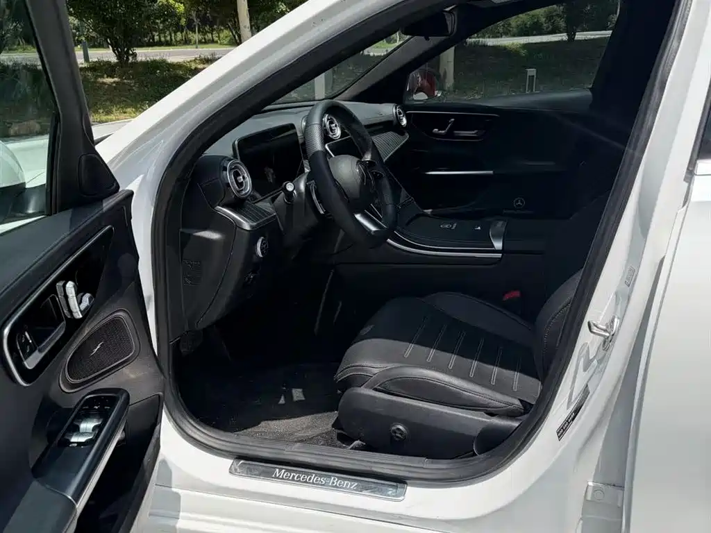 Mercedes-Benz C-Class 2023 — фото 4