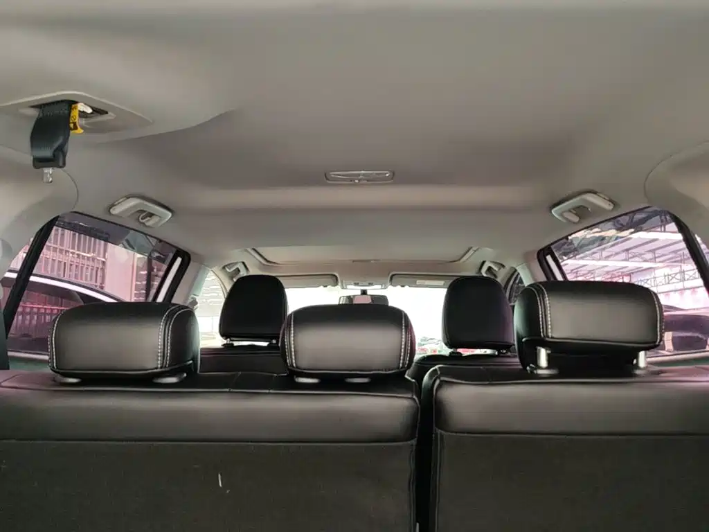 Toyota RAV4 2018 — фото 18