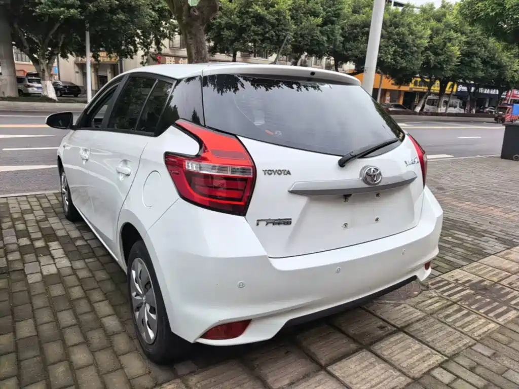 Toyota Yaris L 2019 — фото 5