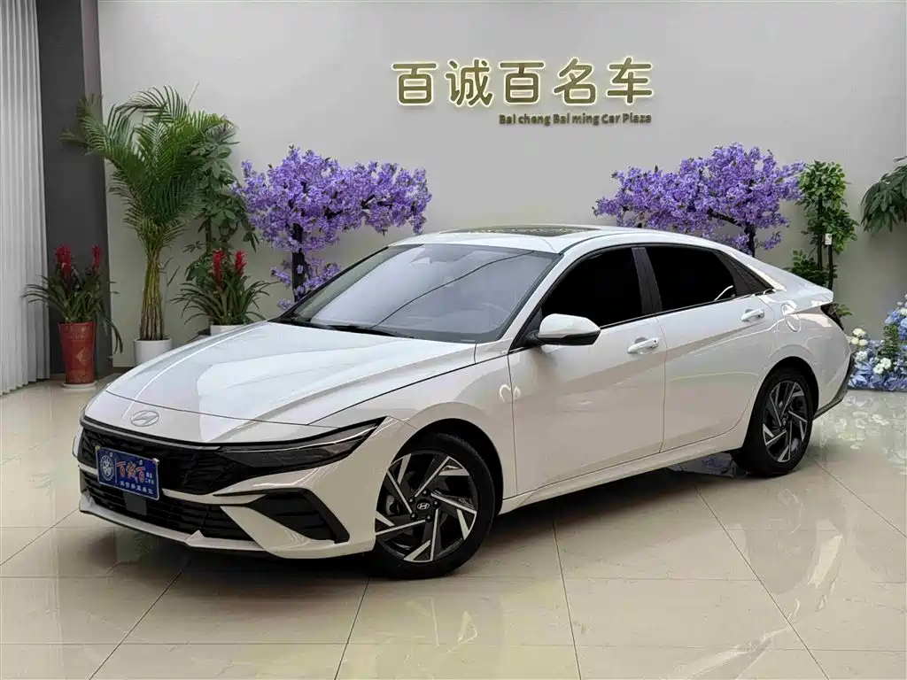 Hyundai Elantra 2024 — фото 1