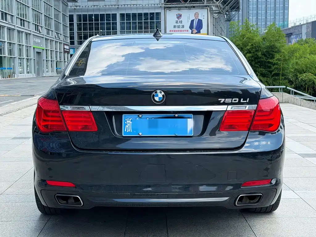 BMW 7 Series 2012 — фото 9