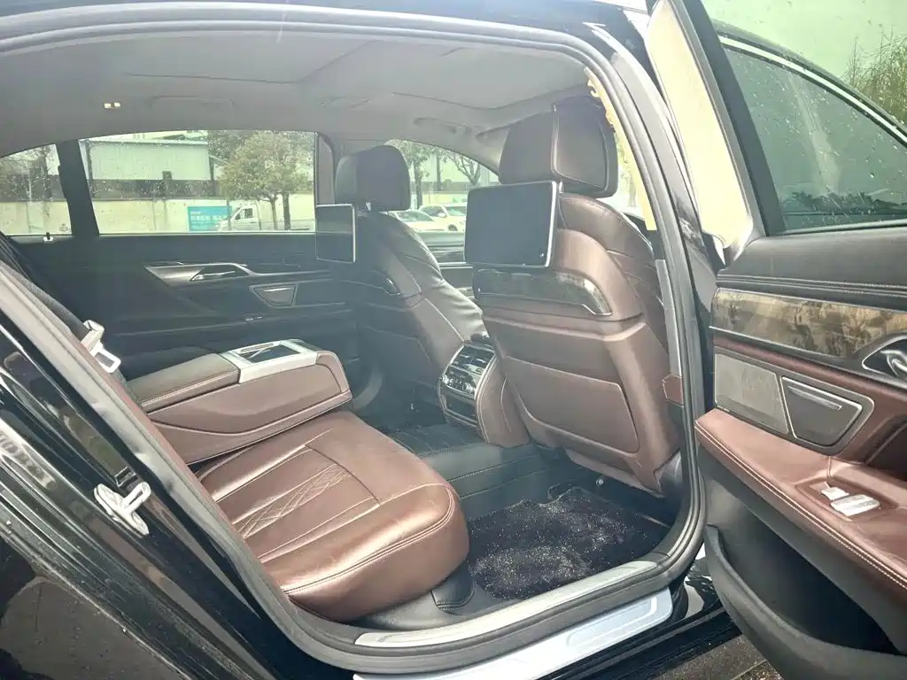 BMW 7 Series 2016 — фото 10