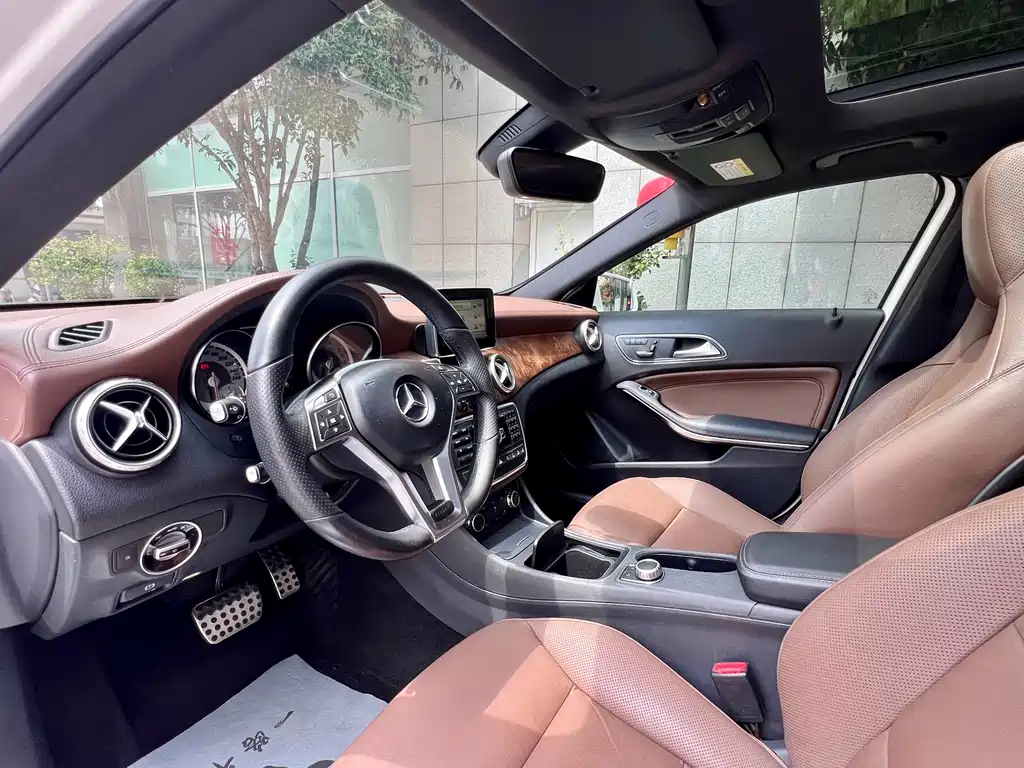Mercedes-Benz GLA 2015 — фото 11
