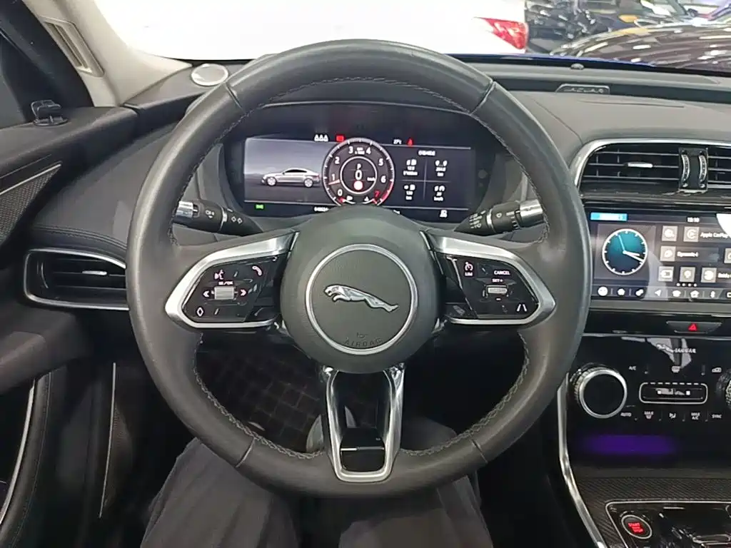 Jaguar XEL 2021 — фото 11