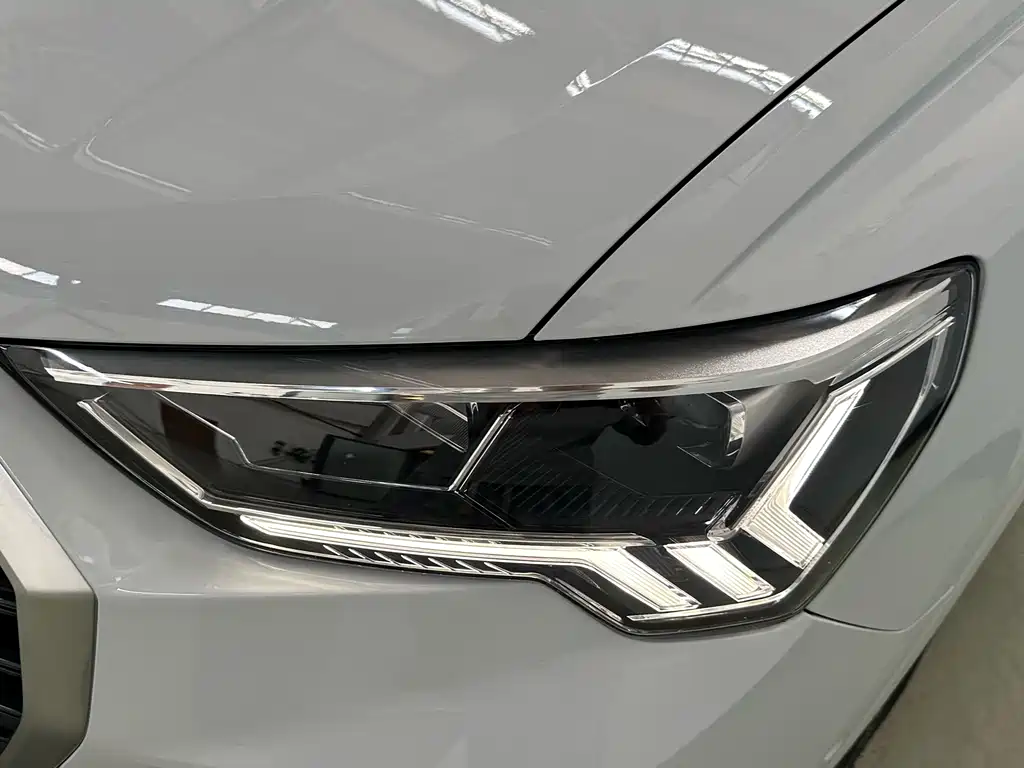 Audi Q3 2021 — фото 12