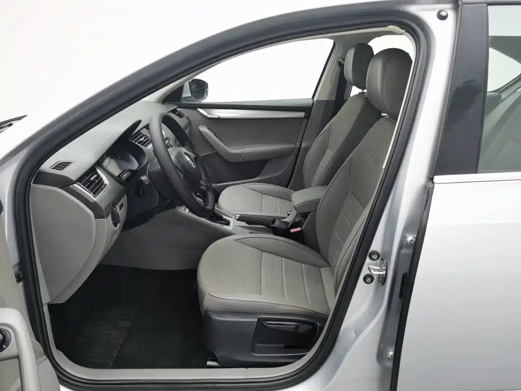 Skoda Octavia 2015 — фото 10
