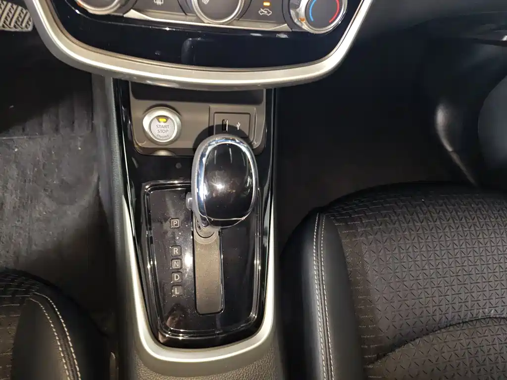 Nissan Tiida 2019 — фото 10