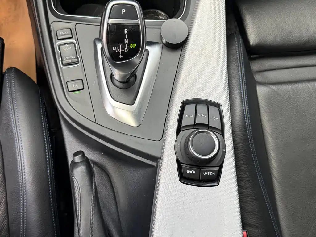 BMW 3 Series 2019 — фото 12