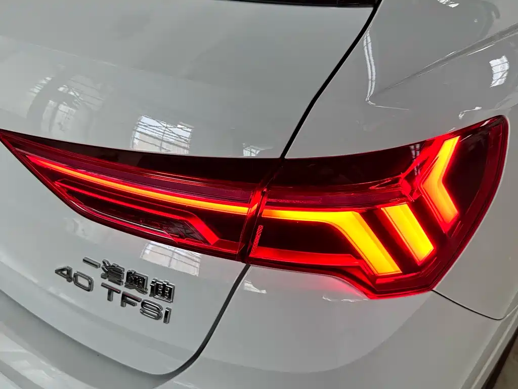 Audi Q3 2021 — фото 13