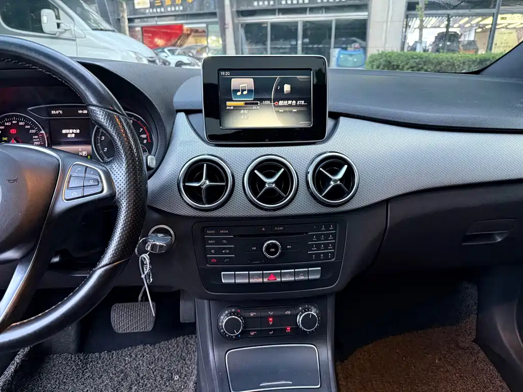 Mercedes-Benz B-Class 2015 — фото 17
