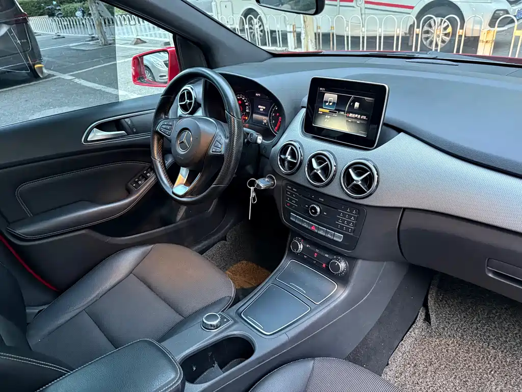 Mercedes-Benz B-Class 2015 — фото 23