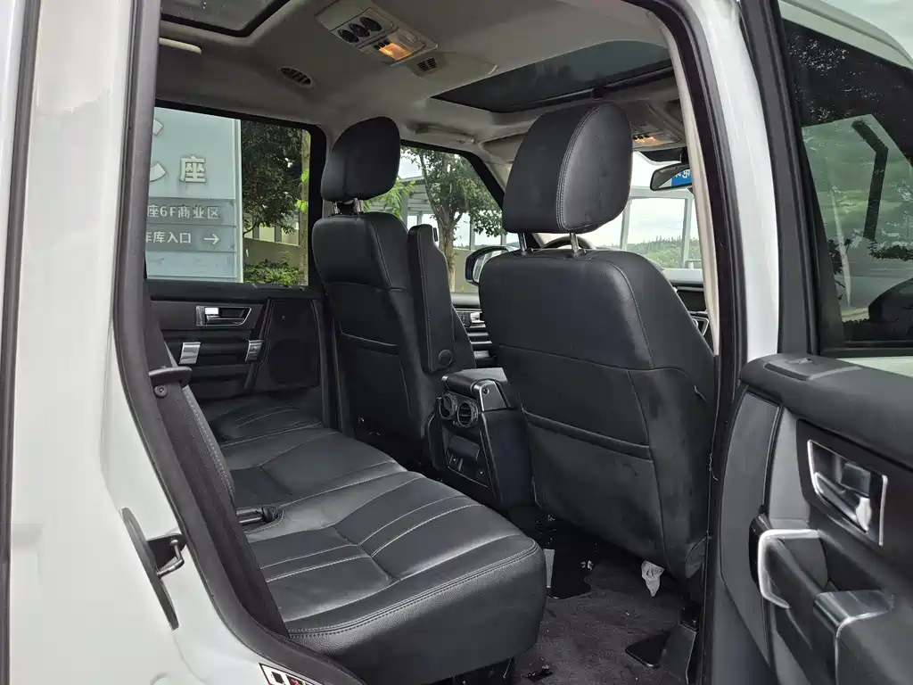 Land Rover Discovery 2014 — фото 13