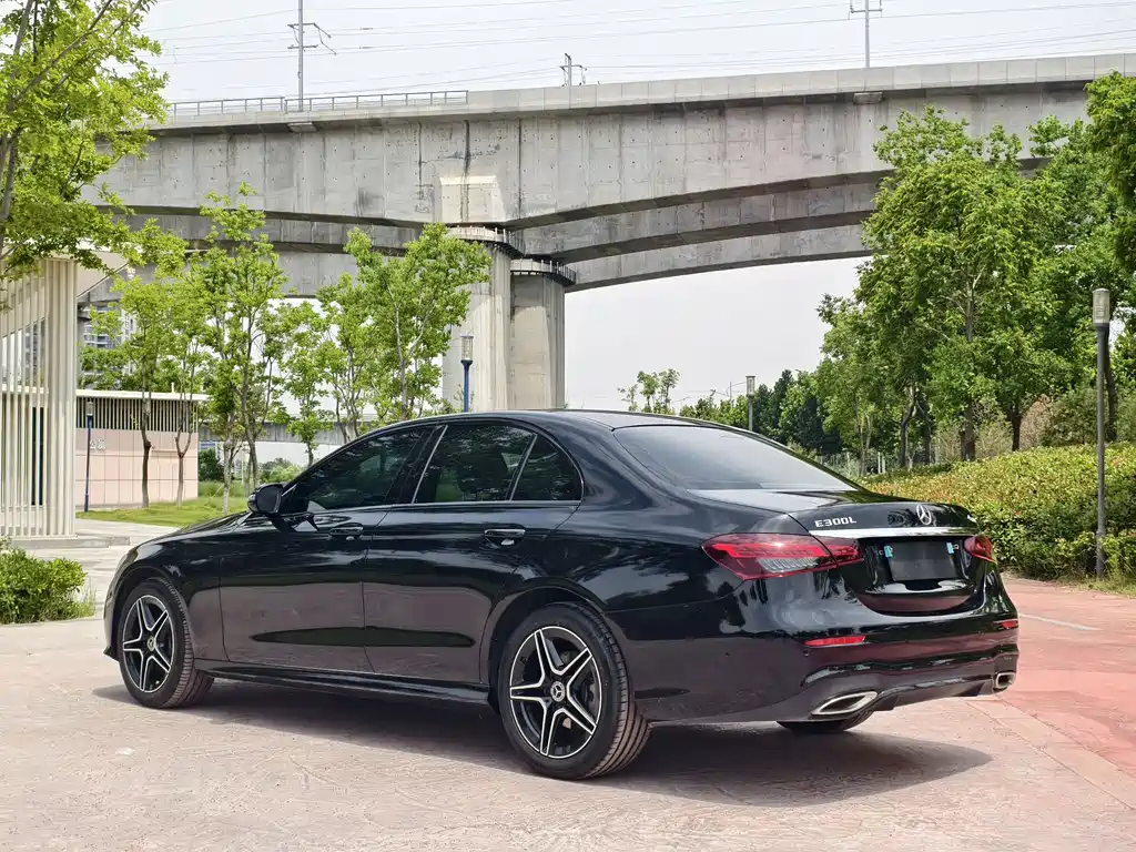 Mercedes-Benz E-Class 2023 — фото 4