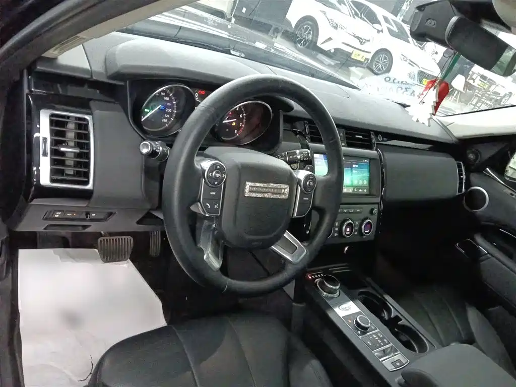Land Rover Discovery 2018 — фото 10